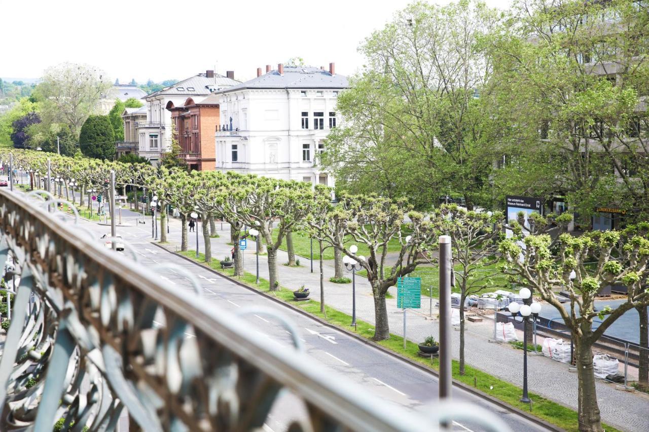 Palais Passy~Design Suite Mit Ausblick Im Zentrum Wiesbaden Exterior foto
